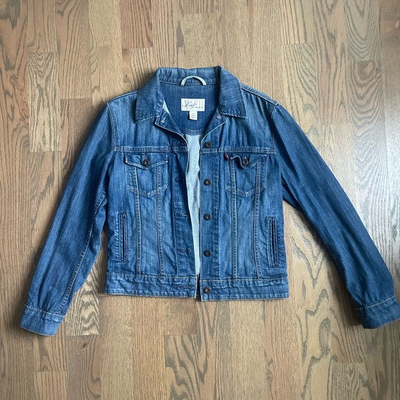 Levi’s Classic Denim Jean Jacket - Picture 2 of 8